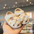 Elegante weiße Baby-Sandalen für Mädchen mit dekorativer Schleife und rutschfester Gummisohle - Größen 16-20 (Satz von 5 Paaren) / Beige