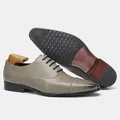 Close-up of grey leather Oxford shoes showcasing the non-slip sole and vintage texture. - Gray Vintage Style (KD9222)
