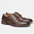 Vue latérale de chaussures richelieu en cuir marron avec détails perforés classiques - Brun Foncé