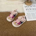 Dettaglio scarpe da ginnastica rosa traspiranti mesh con cinturini in velcro - Rosa
