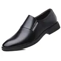 Klassische schwarze Herren Business-Anzugschuhe aus Leder mit spitzer Zehenpartie und Detail - Schwarz