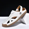 Detailansicht der weißen Herren-Ledersandalen mit praktischem Dual-Wear-Design - Weiß