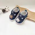 Blaue Baby-Lauflernschuhe aus Denim mit süßen Bären-Aufnähern und flexibler Weichsohle - Dunkles Denim-Blau Bär