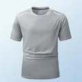 Graues schnelltrocknendes Herren Sport T-Shirt für Fitness und Outdoor, 100% Polyester. - Hellgrau