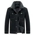 Detailansicht einer Herren-Winterjacke mit dickem grauem Fleecefutter und Kragen. - M / Oberteile / Schwarz