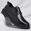 Klassische schwarze Brogue-Derby-Schuhe aus Leder mit atmungsaktivem Lochmuster - Schwarz Durchbrochen