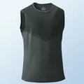 Dunkelgraues, schnell trocknendes Fitness-Tanktop mit gestreiftem Chevron-Brustdesign - S / Oberteile / Dunkelgrau