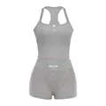 Elegante completo due pezzi grigio a coste con canotta racerback e pantaloncini a vita alta - Taglia S / Top E Pantaloni / Grigio