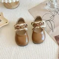 Braune Leder-Kinderschuhe für Mädchen mit zarter Spitze und einer süßen Schleife - Größe 21 Innenlänge 13.8cm / Spitzenschleife Stil (DDY910) / Gelb