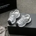 Modische silberne Mesh-Chunky-Sandalen für Kinder mit sicherem geschlossenen Zehendesign - Silber