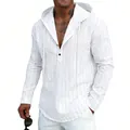 Vue détaillée d'une chemise décontractée en lin à rayures blanches avec capuche pour homme. - Blanc