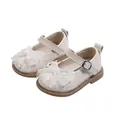 Elegante crèmekleurige baby prinsessenschoenen met een kanten strik en parelaccenten - Broken Wit