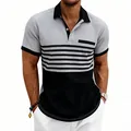 Détail de la texture d'un polo pour homme en maille gaufrée à rayures - Gris clair