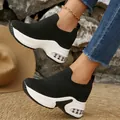 Bequeme schwarze Slip-On-Wedge-Sneaker aus Fly-Knit für Damen, lässige Herbstschuhe - Schwarz