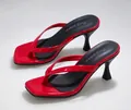 Rote Lackleder-Sandalen mit hohem Stiletto-Absatz und elegantem Zehensteg-Design für Damen - Rot