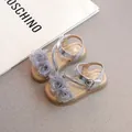 Sandales argentées élégantes pour filles avec fleurs en résille et bride à boucle - Argent