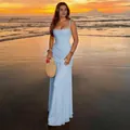 Elegante abito lungo azzurro con arricciature e scollo quadrato al tramonto in spiaggia. - Taglia S / Vestiti / Azzurro