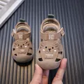 Süße braune Bären-Babysandalen mit weicher Sohle und Klettverschluss für Kleinkinder - Khaki
