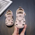 Rosa Kleinkindersandalen mit süßem Bärenmotiv und weicher, schützender Sohle für Kinder - Rosa