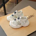 Weiße atmungsaktive Mesh-Outdoorsandalen für Kinder mit Schnellverschluss und dicker Sohle - Gebrochenes Weiß