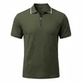 Gros plan d'un polo homme jacquard vert militaire avec fermeture éclair et bord blanc - Vert Militaire