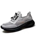 Atmungsaktive graue Herren-Walkingschuhe mit dicker schwarzer Sohle und Gummizug - Grau