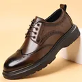 Κλασικά καφέ ανδρικά παπούτσια Brogue με σχέδιο wingtip και χοντρή σόλα - 38 / Καφέ