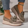 Bequeme khakigrüne Plateau-Slipper aus Wildleder mit großer dekorativer Schleife - 35 / Großer Schleife Stil / Khaki
