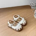 Sandales beige pour bébés filles avec froufrous en dentelle et semelles souples - 16 / Beige