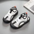 Sandales pour enfant en mesh respirant noir et blanc avec un bout fermé protecteur - Noir