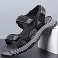 Atmungsaktive Herren-Sandalen für den Sommer in Schwarz und Grau im sportlichen Stil - Schwarz