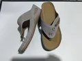 Elegantes sandalias de dedo grises para mujer con cadena dorada y suela cosida cómoda. - 36 / Gris