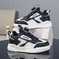 Sneakers da bambino bianche e nere con fibbia rotante e morbida pelle impermeabile - Bianco e nero