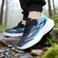 Leichte Jungen-Laufschuhe mit dicker Sohle für Schüler in natürlicher Waldumgebung - Schwarz Blau