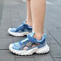 Sandalias deportivas transpirables de malla azul para niños con suela blanca blanda. - Azul Denim