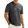 Λεπτομερής προβολή γκρι ανδρικού T-shirt με ανάγλυφο σχέδιο ζακάρ και λαιμόκοψη - σκούρο γκρι
