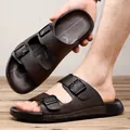 Sandales marron chic à double boucle pour homme, idéales pour la plage et l'été - Marron