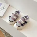 Sandali in mesh viola e bianco per bambini con doppi cinturini e punta chiusa. - 21 / Viola
