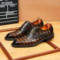 Premium dunkelbraune Oxford-Schuhe aus Leder mit Krokoprägung und Brogue-Akzenten - Karamellbraun