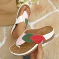 Chanclas de cuña para mujer con diseño de hojas coloridas y una cómoda suela de plataforma - 38 / Blanco