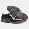 Detalle del zapato brogue de charol burdeos y su suela exterior antideslizante - 39 (US 7) / Rojo Vino (KD1774)