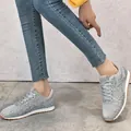 Glanzende zilveren glitter mesh plateau sneakers voor dames, stijlvolle vrijetijdsschoenen - 36 / Zilver