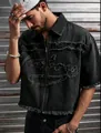 Détail d'une chemise en jean noir pour homme avec fermeture éclair et pompons effilochés - S / Hauts / Noir