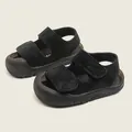 Sandalias de paseo negras para bebés con doble cierre de velcro ajustable y suela blanda - Longitud Interior 12 cm (Talla 15) / Sandalias de Primeros Pasos con Protección de Puntera (7090) / Negro