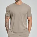Heren sport T-shirt met ronde hals in kaki met verlaagde schouderlijn design. - S / Tops / Vlaskleur