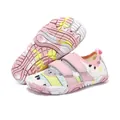 Pinke Kinder Wasserschuhe mit Schafmuster und Klettverschluss für den Strandurlaub. - Rosa
