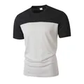 Atmungsaktives Herren T-Shirt mit Rundhalsausschnitt in attraktiver Schwarz-Weiß-Optik - S / Oberteile / Hellgrau
