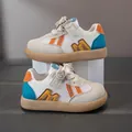 Atmungsaktive Mesh-Sneaker für Kleinkinder mit weicher Sohle, beige-blaue Farbakzente - Beige