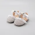 Elegante silberne Baby Mädchen Sommer Mesh Sandalen mit Schleife und Spitzenbesatz Details - Silber