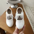 Elegant white girls' patent leather shoes with delicate pearl trim and organza bow - 26*16 / Off White